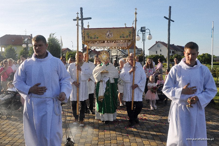 49 Procesja eucharystyczna.jpg